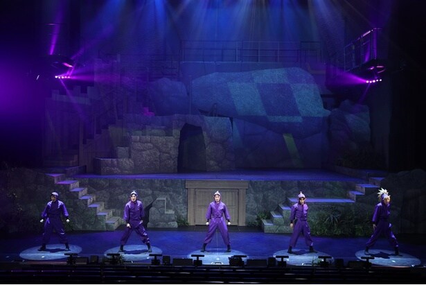 リーダーを決めるために閻魔岳の頂上を目指すことになった四年生たち