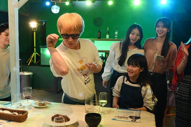 【写真】パリピ感がすごい…翔太(神山智洋)のクッキングパフォーマンス