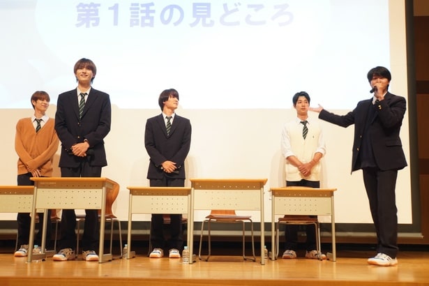 「修学旅行で仲良くないグループに入りました」制作発表会見より