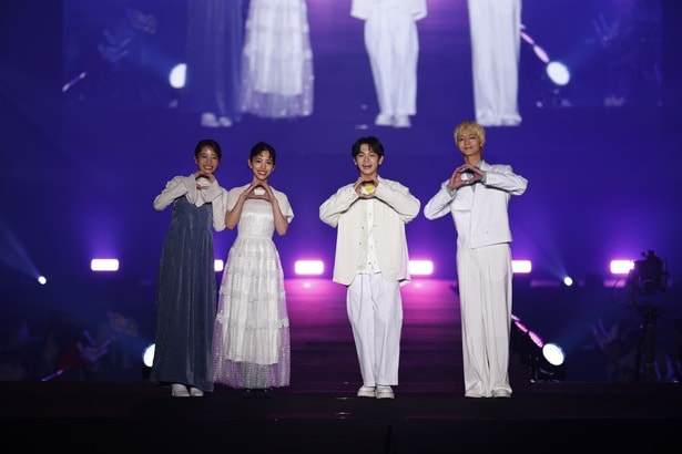 池端杏慈、當真あみ、齋藤潤、吉澤要人(写真左から)