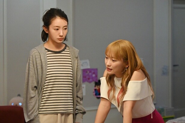 薫(波瑠)と茉海恵(川栄李奈)の“ニセママ”契約から物語が動き出す