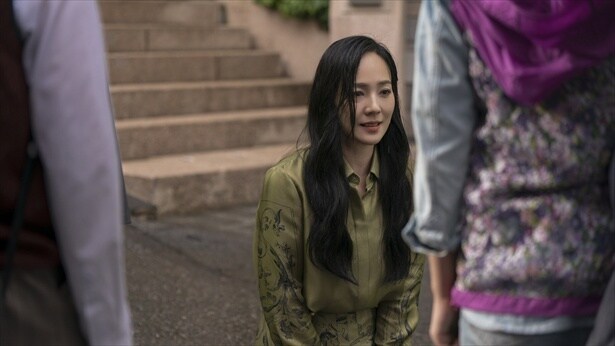 ユジン“スヨン”、人心を掌握する“雨の土下座パフォーマンス”で反撃開始…圧巻の演技に「震える」の声＜ファーストレディ＞