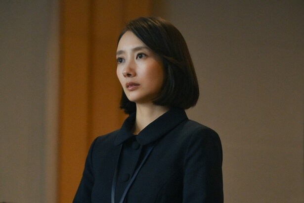 10月17日(金)放送の金曜ドラマ「フェイクマミー」第2話では、波瑠“薫”が早くも学内で面倒事に巻き込まれてしまう