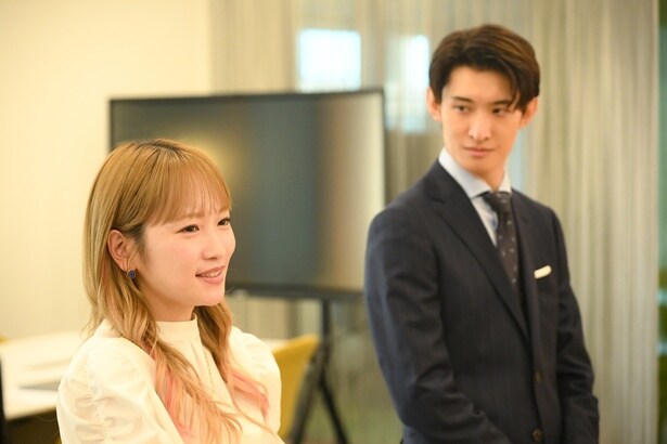 「RAINBOWLAB」の次なる展開に向け、茉海恵(川栄李奈)と竜馬(向井康二)は意気込む