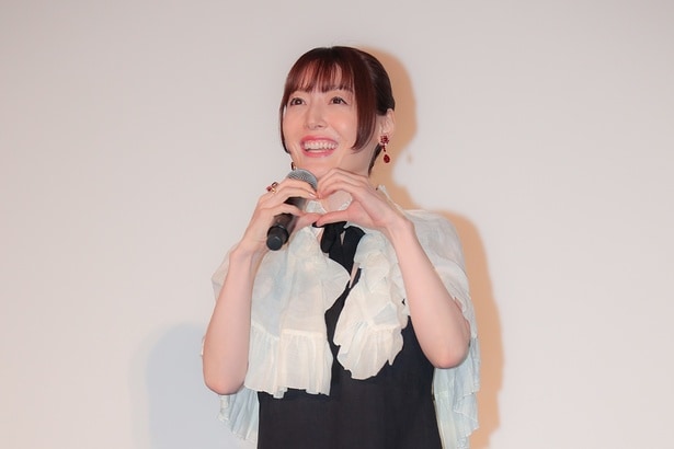 緒方恵美と花澤香菜が「劇場版 呪術廻戦0」復活上映舞台あいさつに登壇