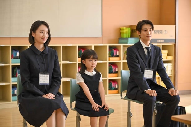 波瑠“薫”、フェイクパパ・向井康二“黒木”と面接に挑むも「貫禄ある〜」“クセ強ママ”登場で視聴者騒然<フェイクマミー>