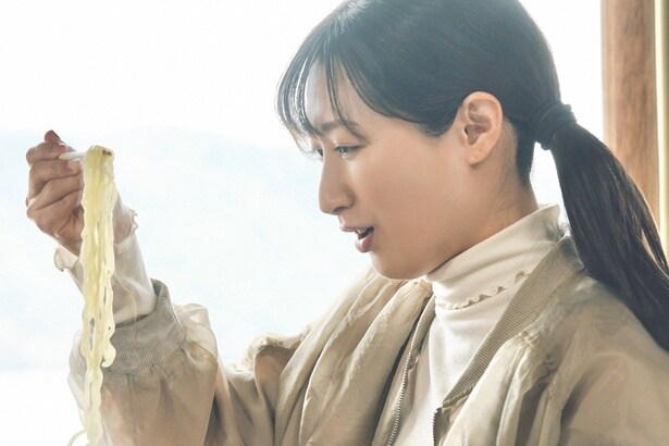 武田梨奈“ワカコ”は渡部瑞貴“アベちゃん”と山田キヌヲ“みぃさん”と女子旅で福島へ…そこで、地元の酒と料理を堪能する＜ワカコ酒 Season9＞