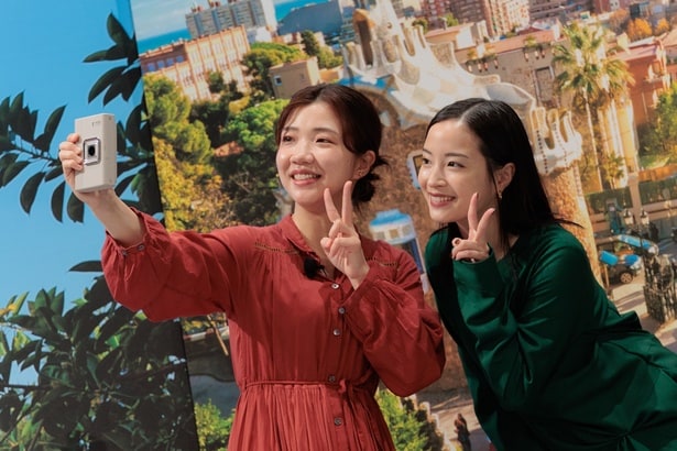 広瀬すずと福田麻貴が一緒に自撮り