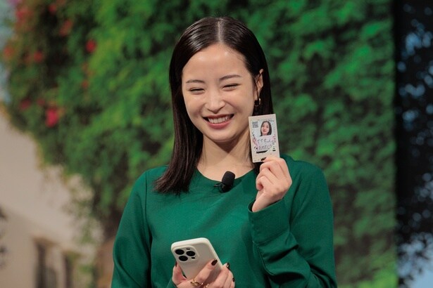 サプライスでチェキを受けとった広瀬すず