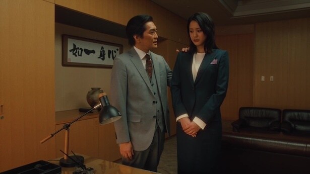 徳井健太“孝之”に山崎紘菜“玲”が鞭を持たされた姿に「そう来たか」「あららら」と視聴者驚がく＜御社の乱れ正します！2＞