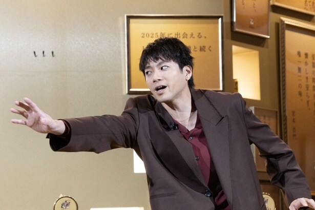 ワイヤーアクションを使ったCM撮影を振り返り、その時の動きを再現