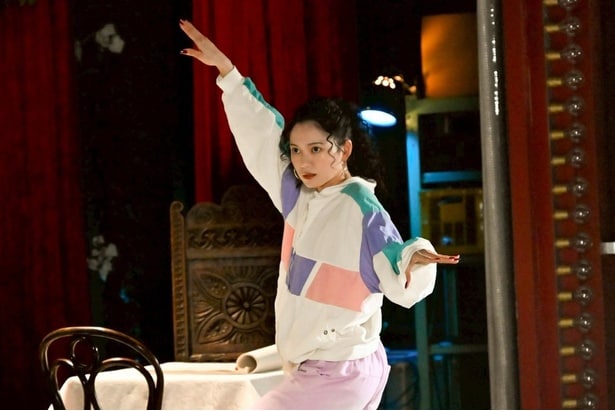 二階堂ふみ“リカ”が全力スリラーダンス披露　シルビア・グラブ“ジェシー”の「同期」判明にも沸く＜もしがく＞