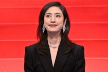 天海祐希&キントリメンバー、角田晃広のクランクアップを満面笑顔で祝福「いい笑顔」＜緊急取調室＞