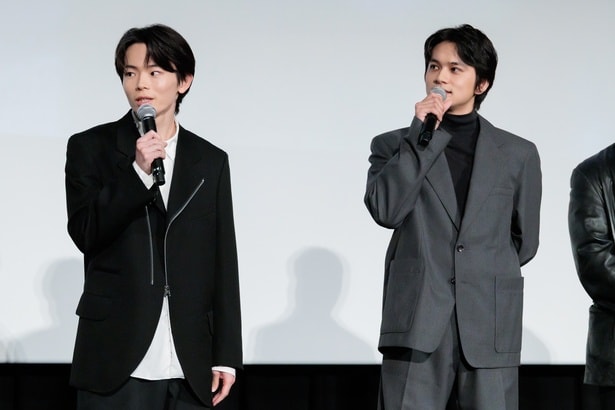 映画「愚か者の身分」公開記念舞台あいさつより