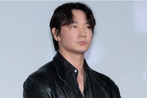 綾野剛、北村匠海との共演シーンでまさかの出来事「俳優人生で初めての経験でした」＜愚か者の身分＞