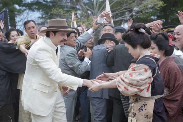 トキ役の高石とは、会った瞬間に仲良くなったそう