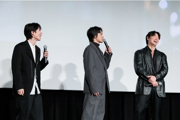 映画「愚か者の身分」公開記念舞台あいさつより