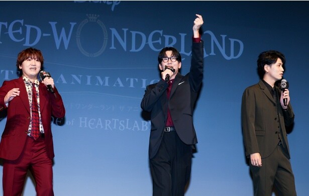 リドル・ローズハートのボイスキャストを務める花江夏樹(写真中央)