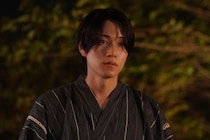 橋本将生“巧巳”が恒松祐里“澪”を優しく抱擁　「好きすぎる」「二段階ハグはずるい」と視聴者興奮＜ひと夏の共犯者＞