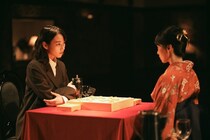 “史上初の女性棋士”の座を目指す、のん“飛鳥”VS鳴海唯“由奈” 女の戦いが開始「ぶちのめしてやる！」＜MISS KING / ミス・キング＞