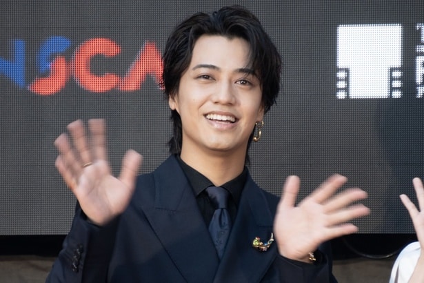 キンプリ高橋海人、Aぇ! group佐野晶哉がスーツ姿で“レッドカーペット”デビュー<東京国際映画祭>
