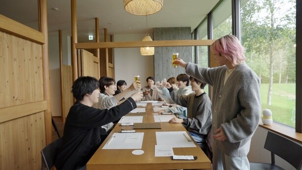 Snow Man、北海道旅で9人全員の本音トーク　全10話を締めくくるコメント動画も解禁＜旅するSnow Man＞