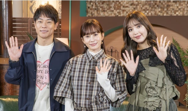 陣内智則、前田敦子、藤田ニコルが新番組「隣の恋は青く見える -Chapter TOKYO-」の合同取材に登壇 