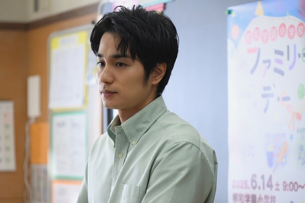 元々は熱血教師だった智也(中村蒼)だが、ある出来事をきっかけに教育への情熱が揺らいでしまう