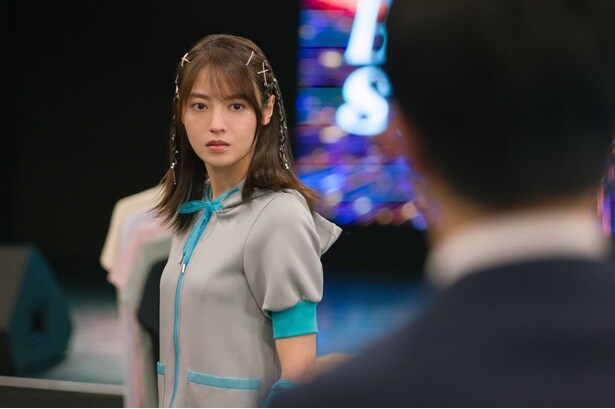 ルイ(田辺桃子)はテルマ(横田真悠)たちと距離ができてしまう