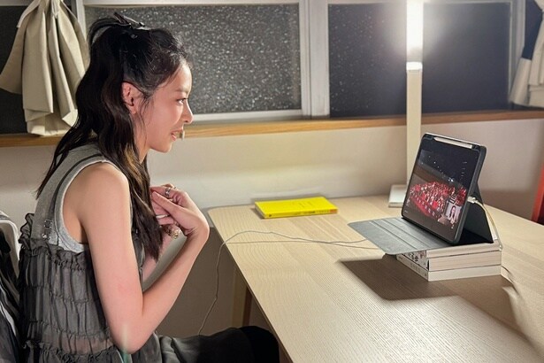 【写真】10/16開催の試写イベント(オンライン登場時)で日本のファンに挨拶するチェン・イェンフェイさん