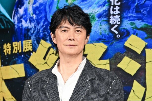 特別展「大絶滅展」報道発表会に出席した福山雅治