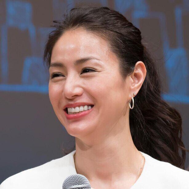 井川遥、映画「平場の月」完成披露試写会をインスタグラムで報告「大人の魅力溢れてます!!」「映画楽しみ」の声