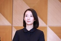 波瑠、筒井真理子の誕生日をお祝いする仲良しオフショットに「素敵な美人親子」の声＜フェイクマミー＞