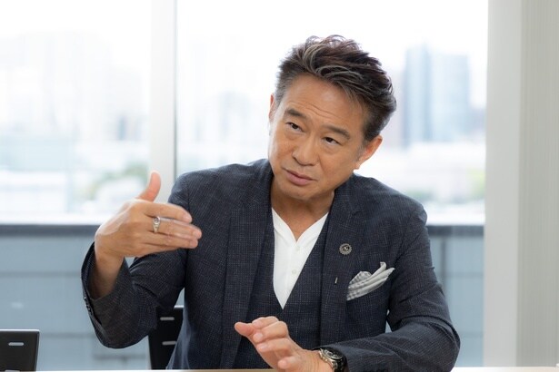 父・英二さんと「ガメラ」の思い出を語る船越英一郎