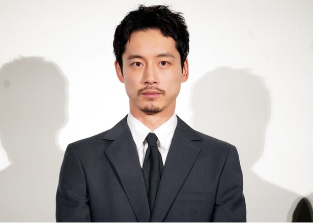 坂口健太郎が舞台あいさつに登壇