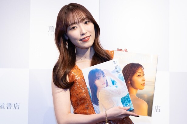 譜久村聖、写真集を2冊同時発売「お風呂ポスターが大好きな鞘師里保ちゃんには『Versl'Aube』の方を買っていただこうかな(笑)」