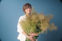 hitomi CDデビュー30周年を期して全MVのフル尺動画をオフィシャルYouTubeで公開