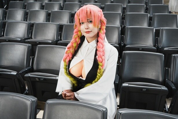 甘露寺蜜璃の“三つ編み”をとことん研究し、何日もかけて自ら編み込んだ