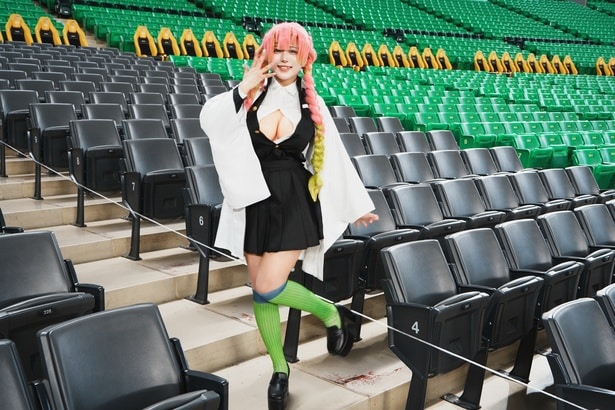 ドーム内の観客席や駐車場など、いたるところが非日常の撮影会場となった