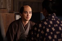 横浜流星“蔦重”は橋本愛“てい”から「子ができた」と聞く…一方、蔦重と染谷将太“歌麿”の間には不穏な空気も＜べらぼう＞