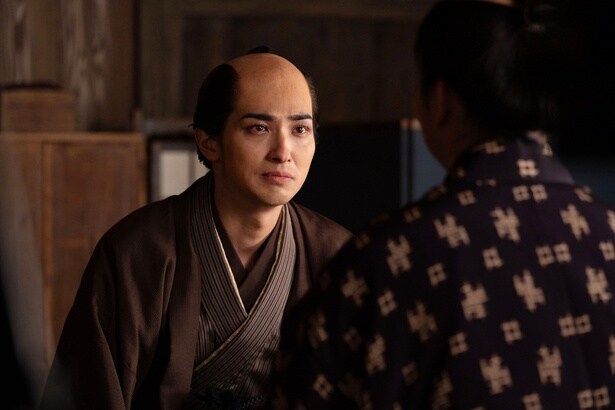 横浜流星“蔦重”は橋本愛“てい”から「子ができた」と聞く…一方、蔦重と染谷将太“歌麿”の間には不穏な空気も＜べらぼう＞