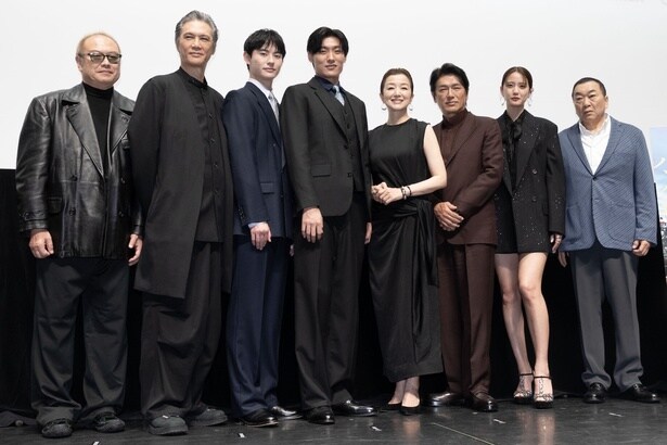 (左より)秋山純監督、加藤雅也、前田拳太郎、松谷鷹也、鈴木京香、高橋克典、山崎紘菜、見城徹