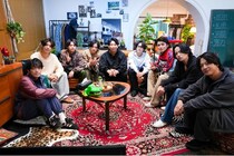 timeleszが551の豚まんを賭けたゲームに挑む　8人の素顔が見える新企画が始動＜timeleszファミリア＞