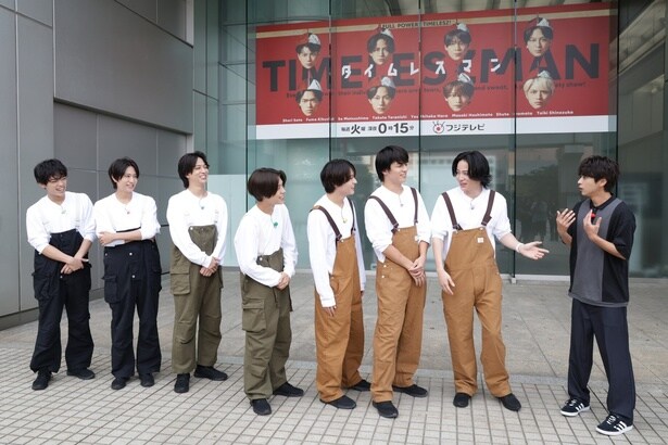 (左から)原嘉孝、橋本将生、寺西拓人、松島聡、猪俣周杜、篠塚大輝、菊池風磨、佐藤勝利