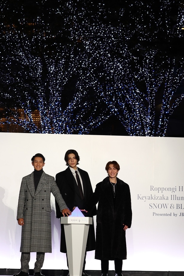 Snow Man岩本照、渡辺翔太、ラウールがイベント初の男性点灯者に「ラウールがめちゃくちゃ本気を出してきた」