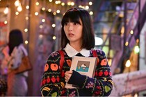 浜辺美波“樹里”は菅田将暉“久部”を追うも、二階堂ふみ“リカ”にマウントを取られる「もう少し勉強なさい」＜もしがく＞