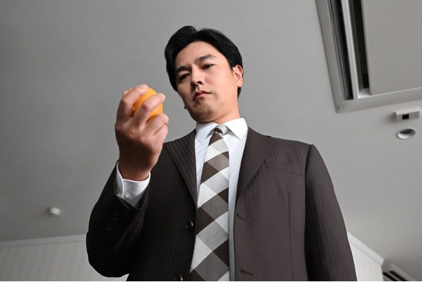 要潤“利人”がオレンジを握りつぶす…視聴者から「こういう役やらせたらピカイチ」の声＜終幕のロンド＞