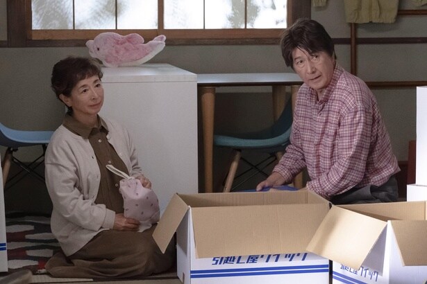 草刈正雄“慎一”と阿川佐和子“さとこ”は孫と一緒に暮らし始めるも、翌朝孫が姿を消してしまう<小さい頃は、神様がいて>