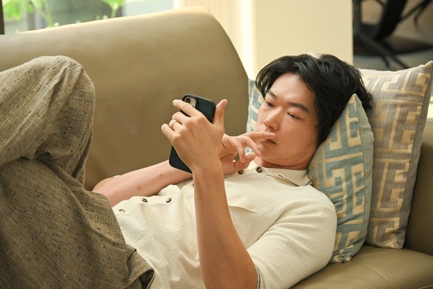 いろは(池村碧彩)の実の父親にして、一挙手一投足が怖すぎる慎吾(笠松将)