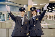 後藤威尊&佐野雄大が南海難波駅の1日駅長に　「見つけると良いことが起こります！」南海電鉄「ラピート」とINIがコラボ